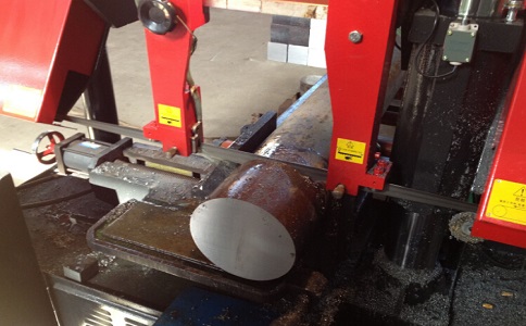 东坑镇卧式带锯床加工时出现明显振荡如何排查？