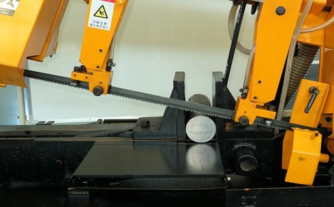 东坑镇数控带锯床自动送料精度会出现偏差吗？