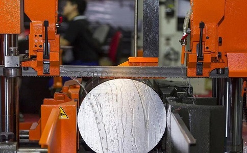 东坑镇立式金属带锯床切削出现跑带故障解决方法！